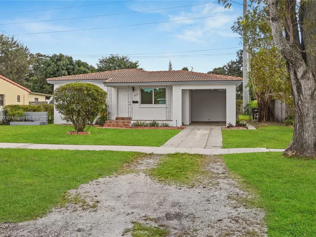 1270 NE 161 St, North Miami Beach FL 33162