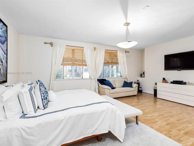 21227 NE 31st Pl, Aventura FL 33180