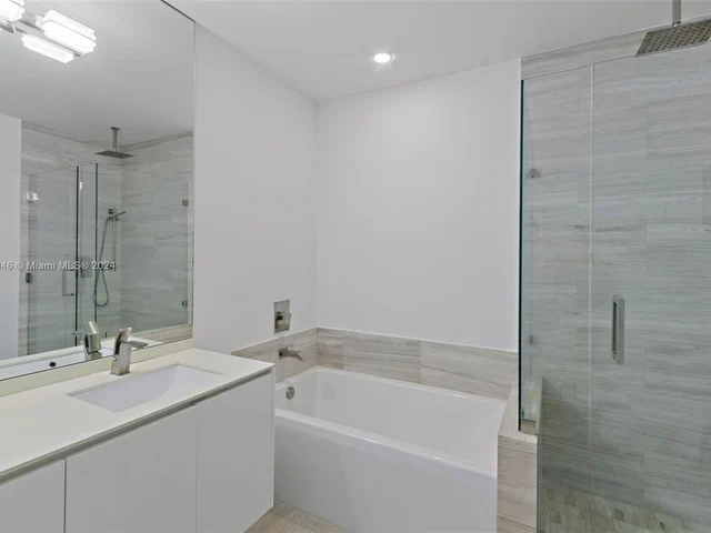 1300 Brickell Bay Dr # 4305, Miami FL 33131