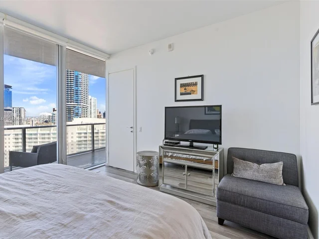 1300 Brickell Bay Dr # 4305, Miami FL 33131