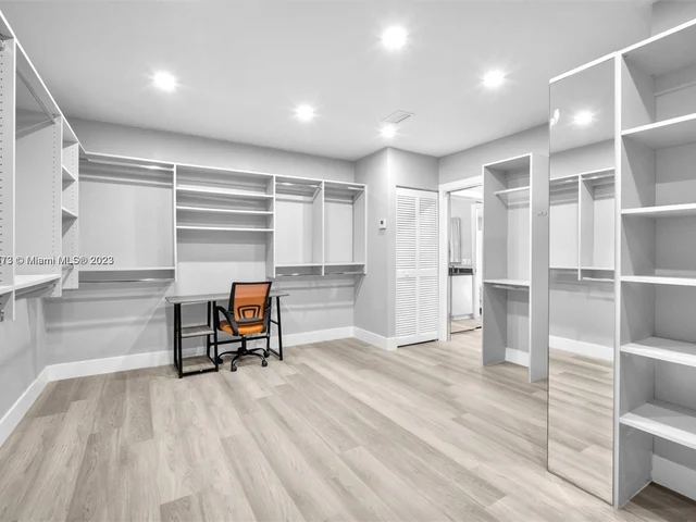 4851 N 37th St, Hollywood FL 33021