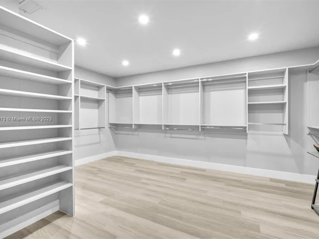 4851 N 37th St, Hollywood FL 33021