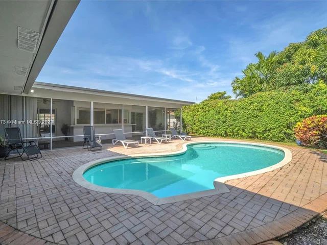 4851 N 37th St, Hollywood FL 33021