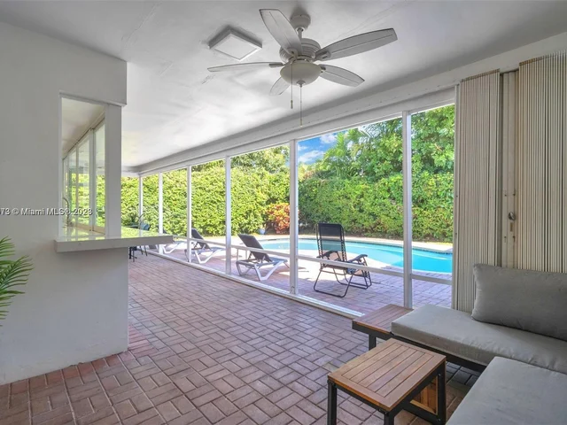 4851 N 37th St, Hollywood FL 33021