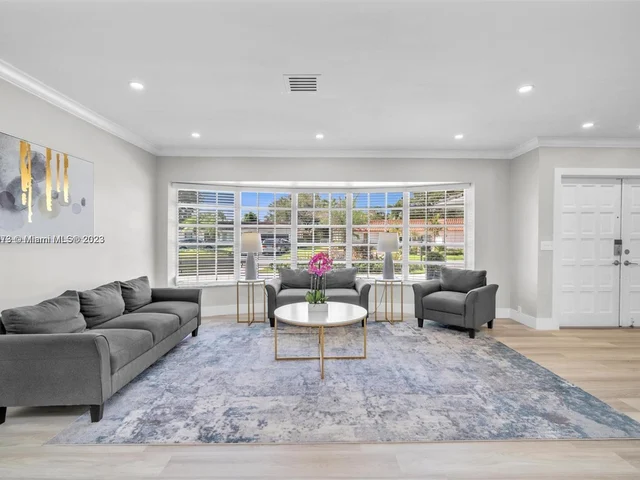 4851 N 37th St, Hollywood FL 33021