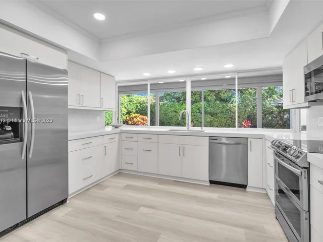 4851 N 37th St, Hollywood FL 33021