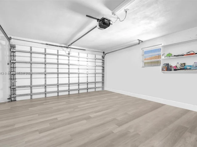 4851 N 37th St, Hollywood FL 33021