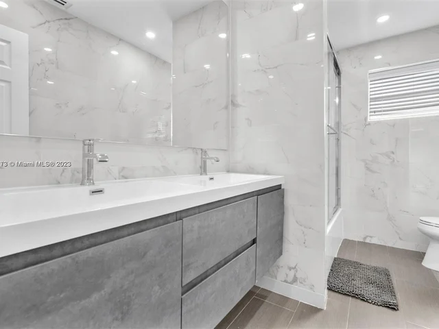 4851 N 37th St, Hollywood FL 33021