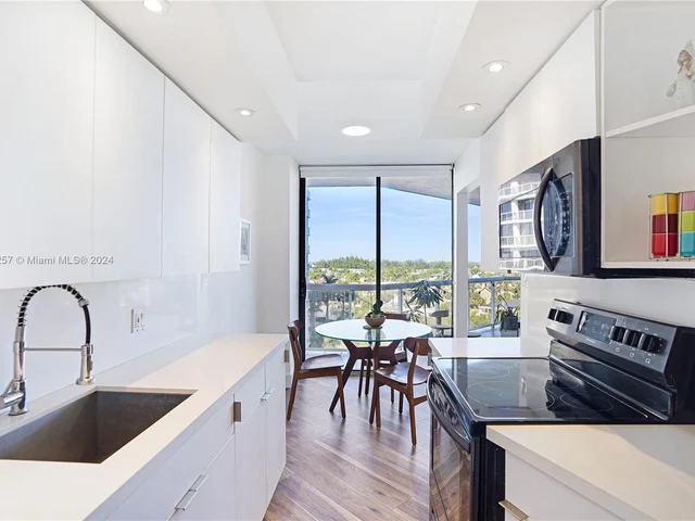 3610 Yacht Club Dr # 716, Aventura FL 33180