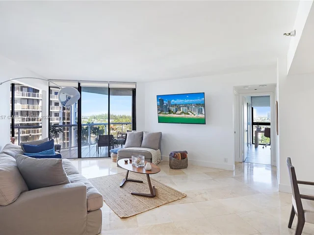 3610 Yacht Club Dr # 716, Aventura FL 33180