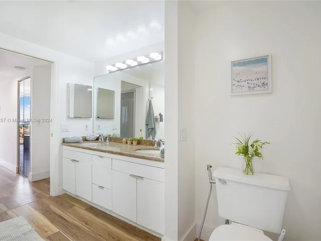 3610 Yacht Club Dr # 716, Aventura FL 33180