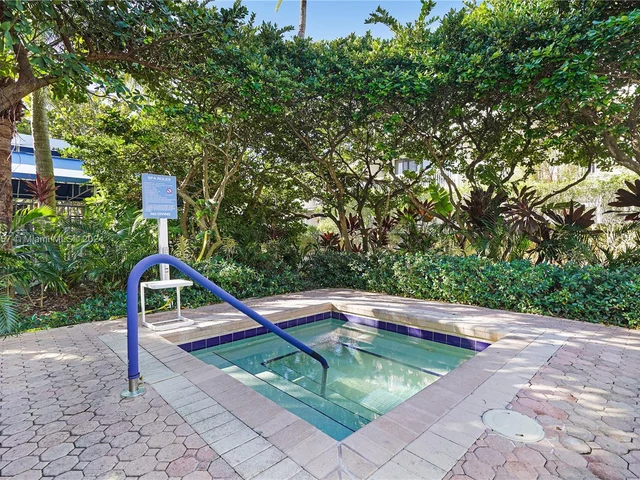 3610 Yacht Club Dr # 716, Aventura FL 33180