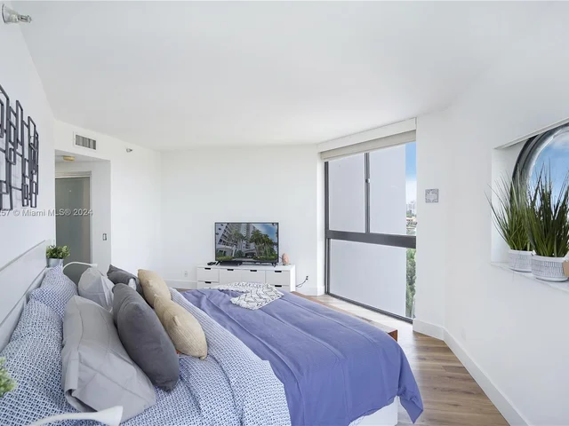 3610 Yacht Club Dr # 716, Aventura FL 33180