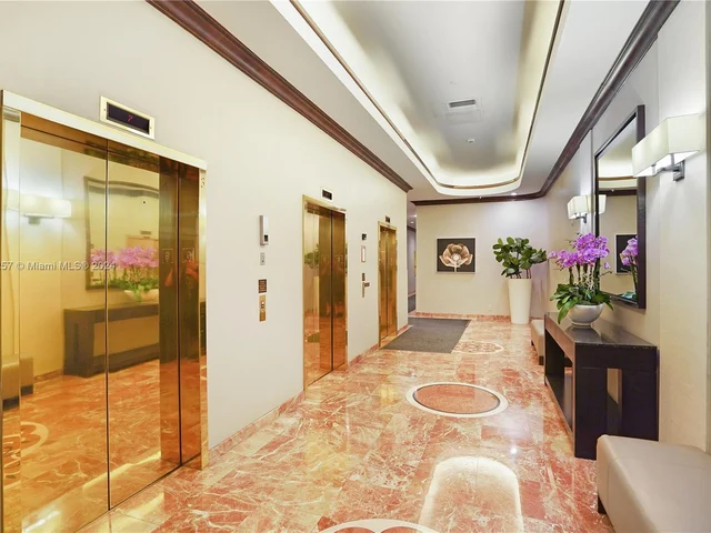 3610 Yacht Club Dr # 716, Aventura FL 33180