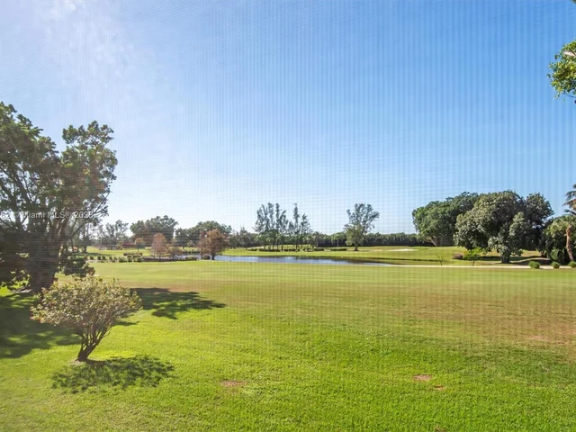 9811 N Hollybrook Lake Dr # 208, Pembroke Pines FL 33025