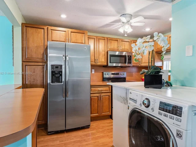 9811 N Hollybrook Lake Dr # 208, Pembroke Pines FL 33025