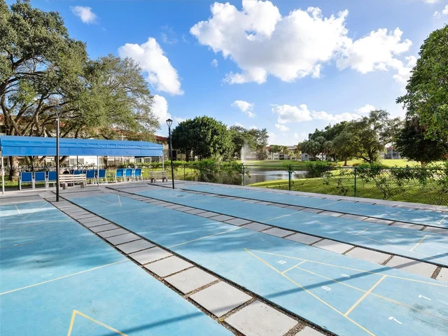 9811 N Hollybrook Lake Dr # 208, Pembroke Pines FL 33025