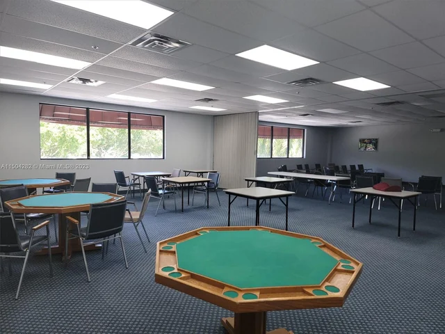 9811 N Hollybrook Lake Dr # 208, Pembroke Pines FL 33025