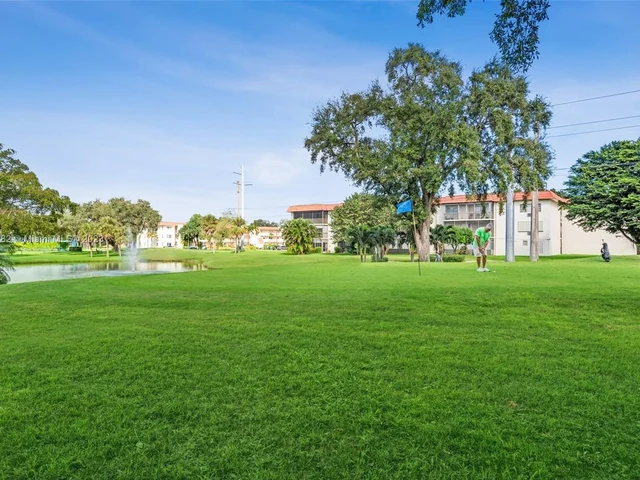 9811 N Hollybrook Lake Dr # 208, Pembroke Pines FL 33025