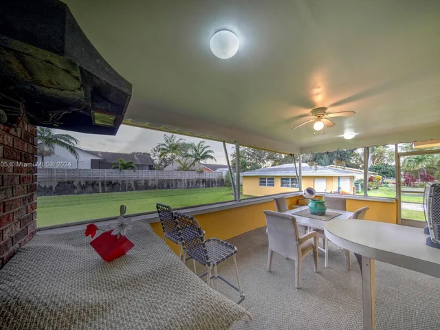 6920 SW 58th Ct, Davie FL 33314