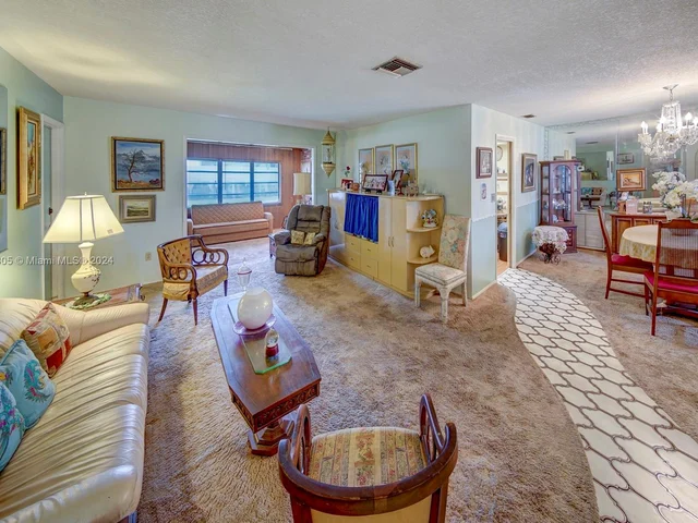 6920 SW 58th Ct, Davie FL 33314