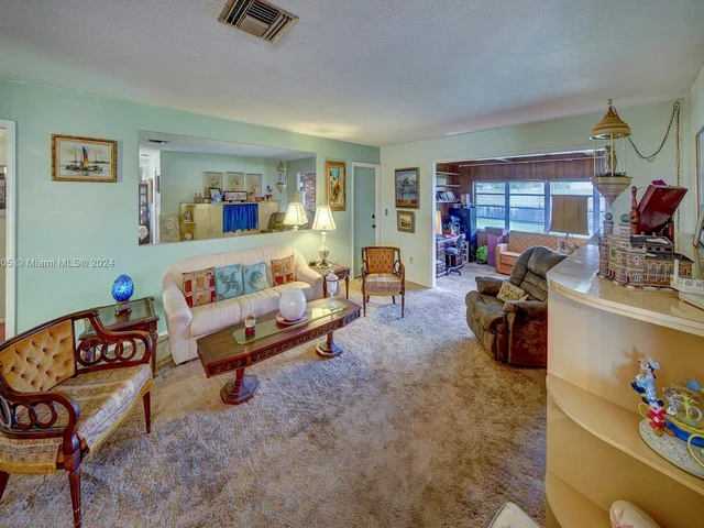 6920 SW 58th Ct, Davie FL 33314