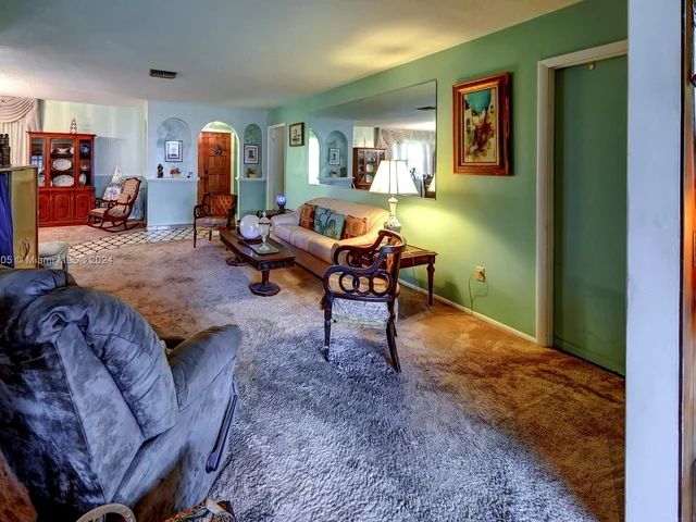 6920 SW 58th Ct, Davie FL 33314