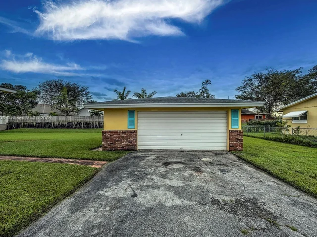 6920 SW 58th Ct, Davie FL 33314