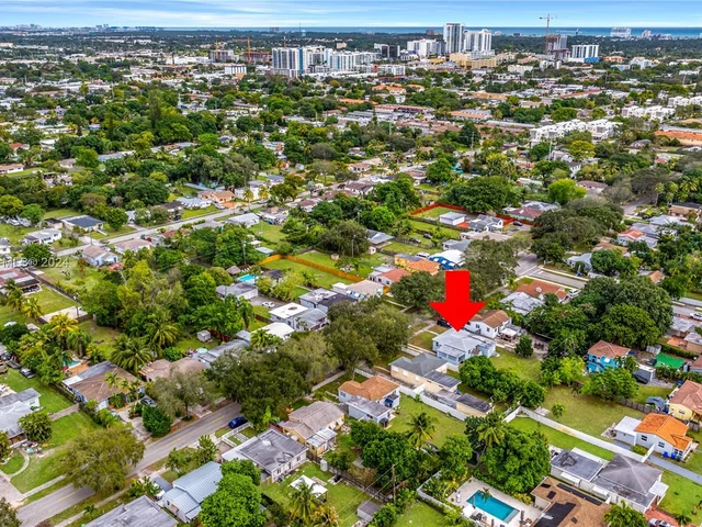 2462 Washington St, Hollywood FL 33020