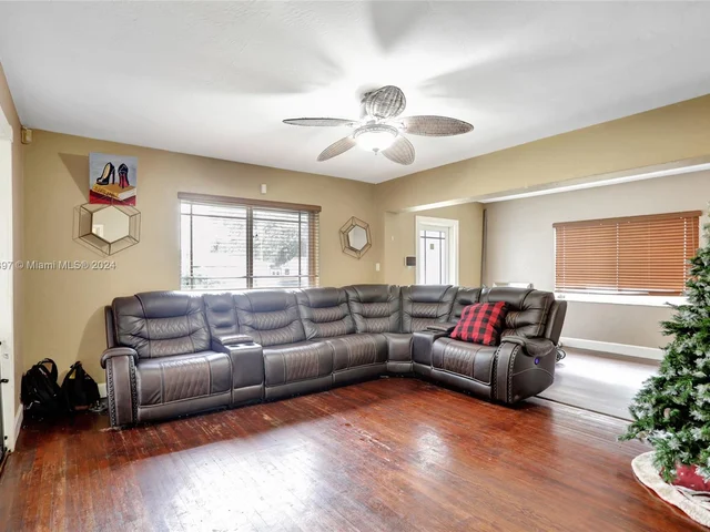 2462 Washington St, Hollywood FL 33020