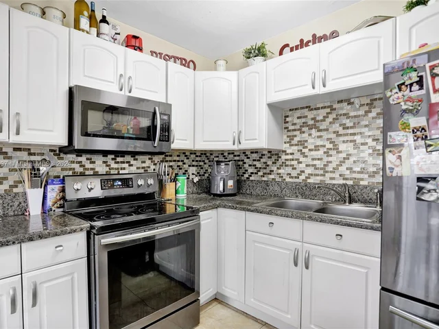 2462 Washington St, Hollywood FL 33020