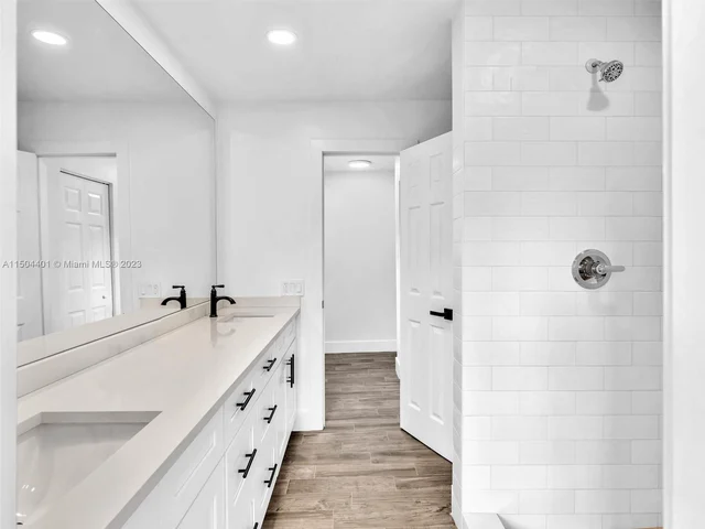 11600 NW 26th St, Plantation FL 33323