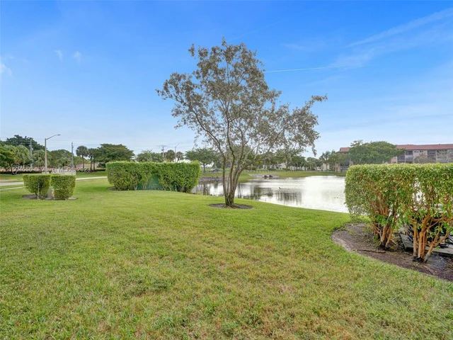 13700 SW 11th St # 101A, Pembroke Pines FL 33027