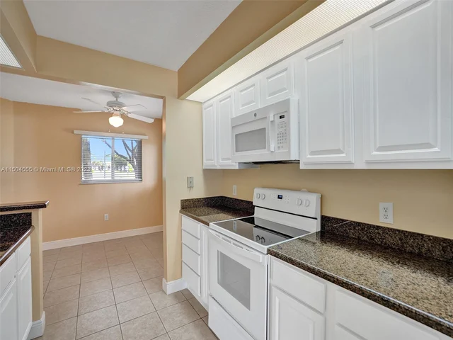 13700 SW 11th St # 101A, Pembroke Pines FL 33027