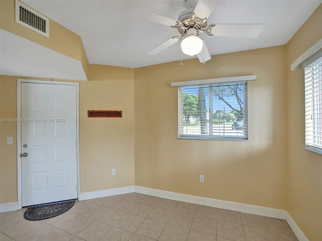 13700 SW 11th St # 101A, Pembroke Pines FL 33027