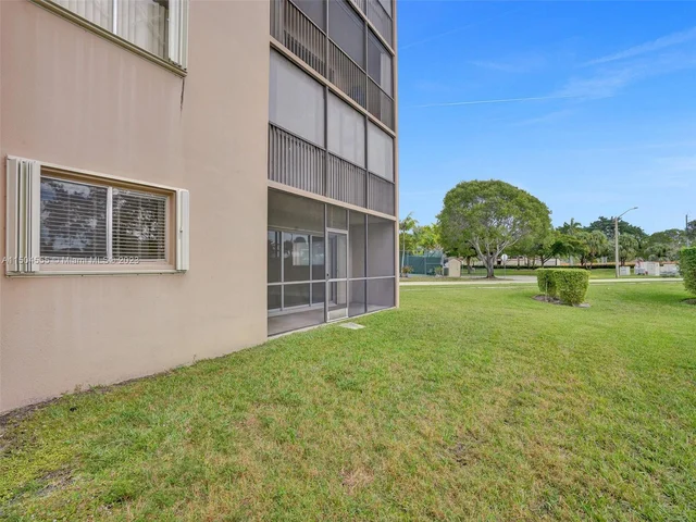 13700 SW 11th St # 101A, Pembroke Pines FL 33027