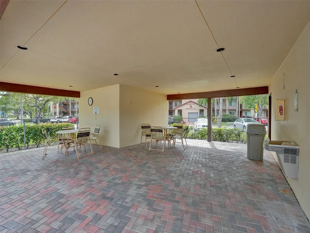 13700 SW 11th St # 101A, Pembroke Pines FL 33027