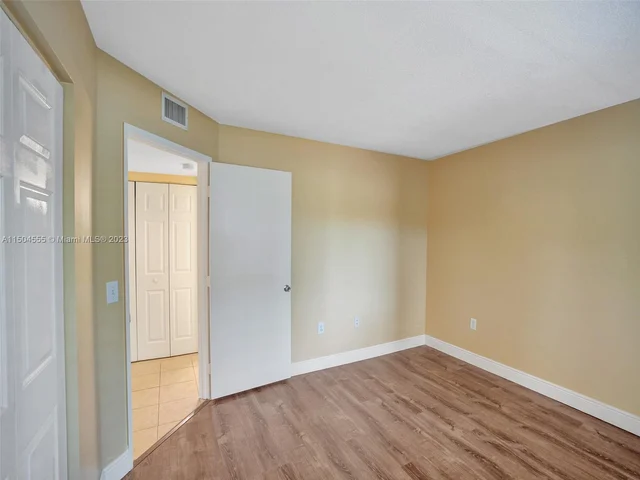 13700 SW 11th St # 101A, Pembroke Pines FL 33027