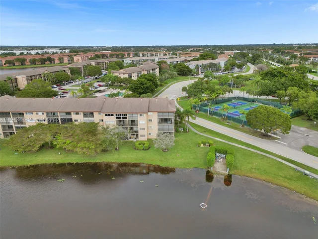 13700 SW 11th St # 101A, Pembroke Pines FL 33027