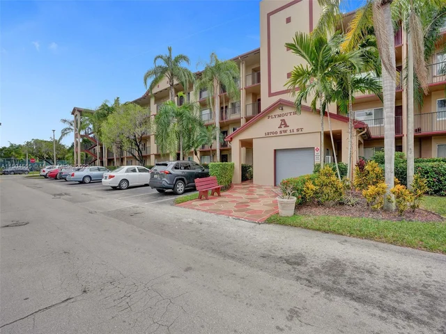 13700 SW 11th St # 101A, Pembroke Pines FL 33027