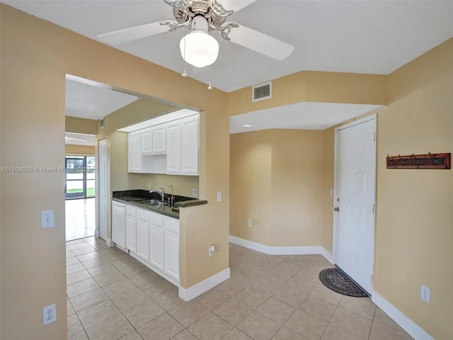 13700 SW 11th St # 101A, Pembroke Pines FL 33027