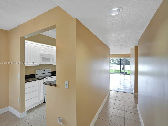 13700 SW 11th St # 101A, Pembroke Pines FL 33027