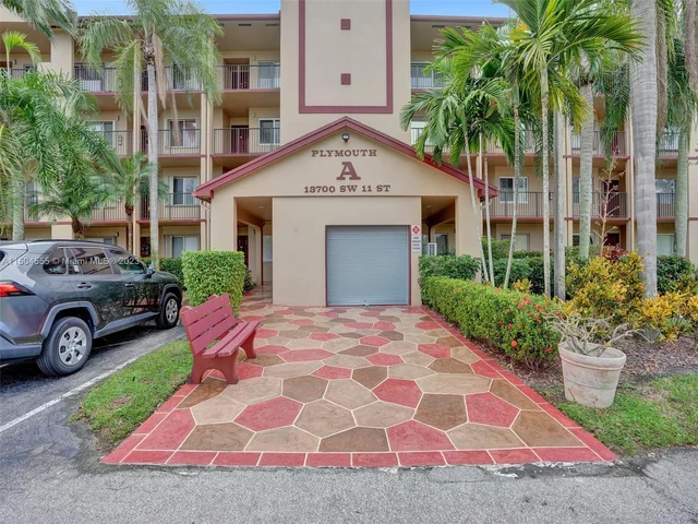 13700 SW 11th St # 101A, Pembroke Pines FL 33027