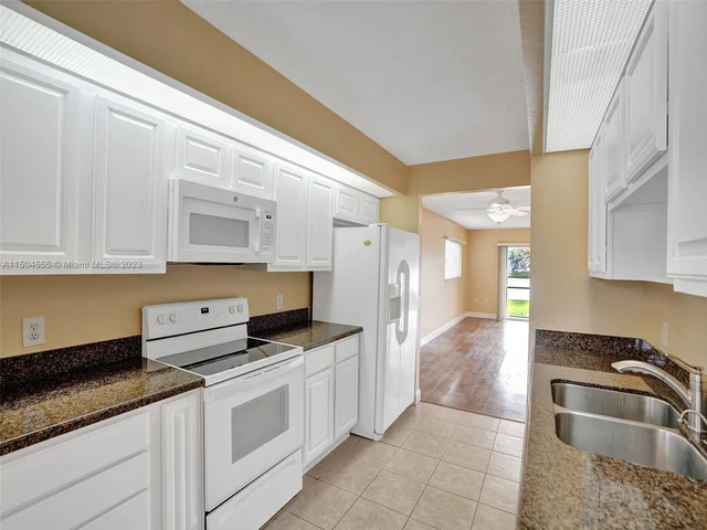 13700 SW 11th St # 101A, Pembroke Pines FL 33027