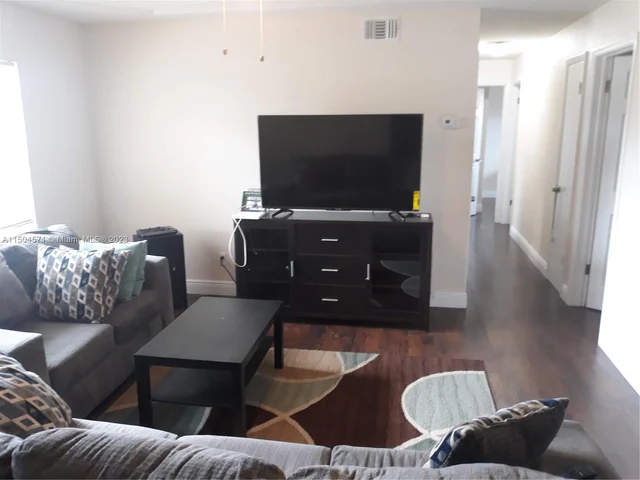 4913 tam dr, Orlando FL 32808