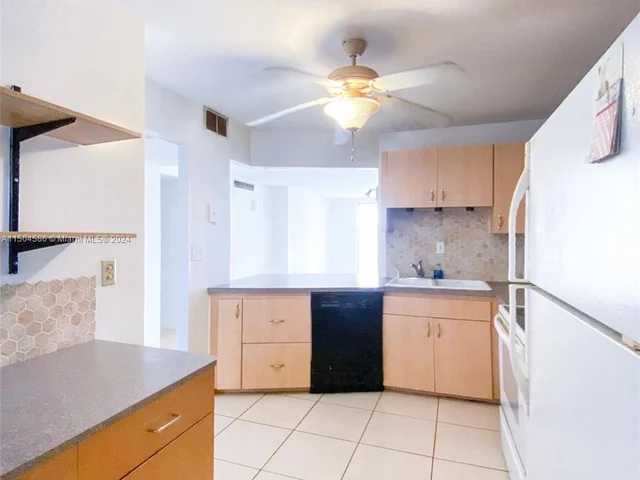 1750 NE 191st St # 4, Miami FL 33179