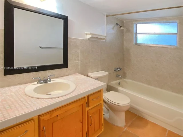 1750 NE 191st St # 4, Miami FL 33179