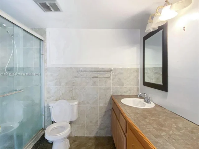 1750 NE 191st St # 4, Miami FL 33179