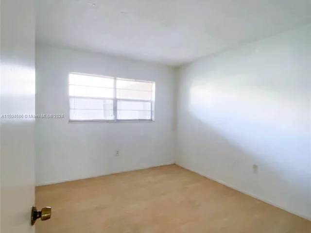 1750 NE 191st St # 4, Miami FL 33179