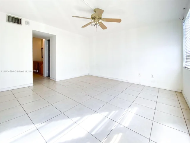 1750 NE 191st St # 4, Miami FL 33179